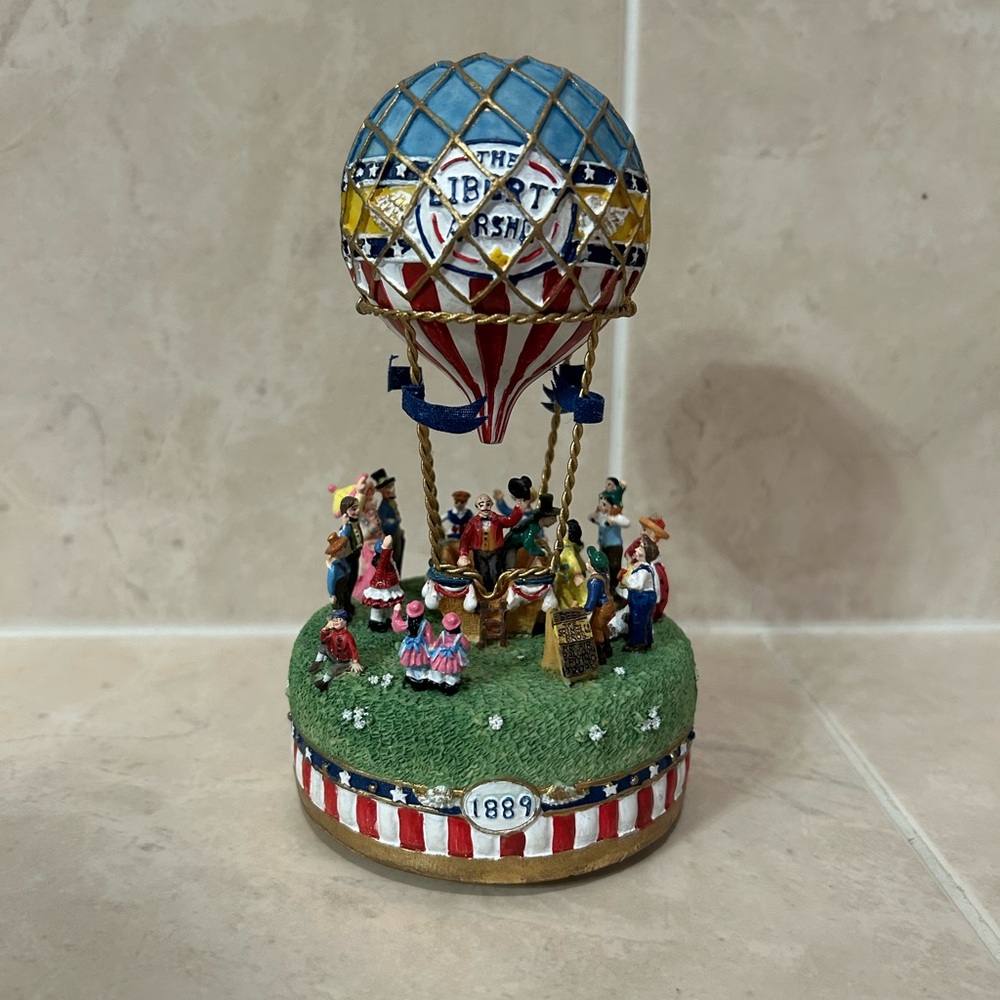 Vintage 1998 Liberty Falls "The Liberty Airship" Musical Music Box (Model AH555)
